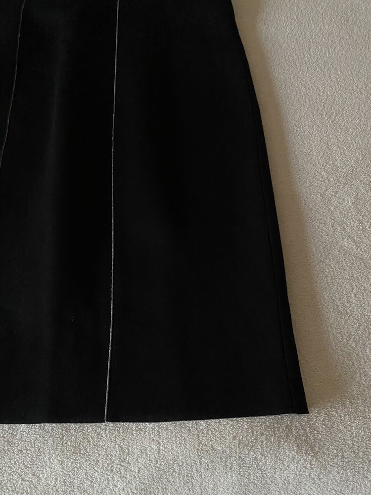 Luisa Cerano czarna klasyczna sukienka ołówkowa w kolano elegancka