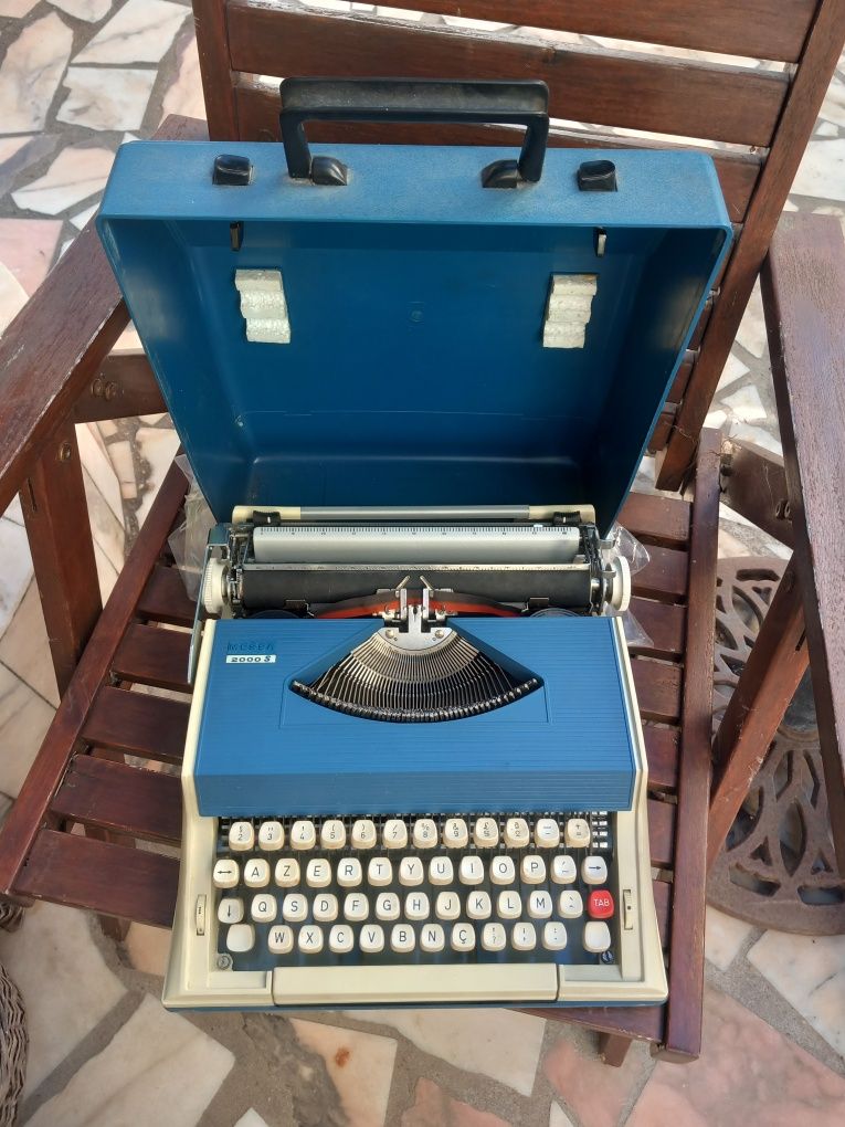 Maquina de Escrever Messa 2000 S