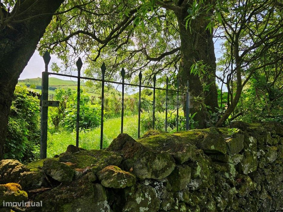 Terreno Urbanizável na Zona da Boavista - Estrada da Ribeira Grande...
