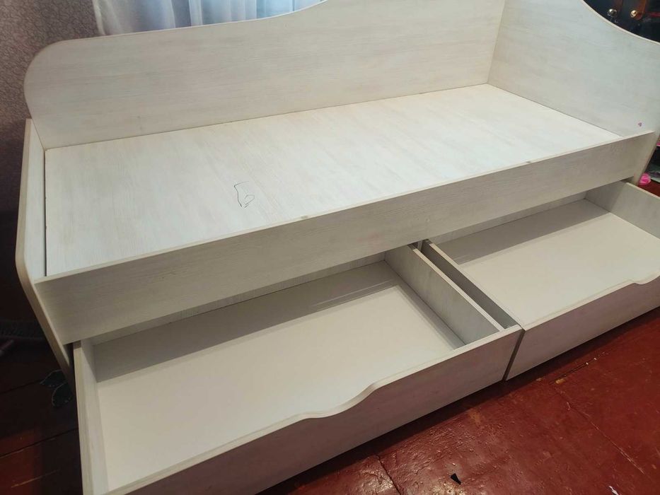 Ліжко односпальне