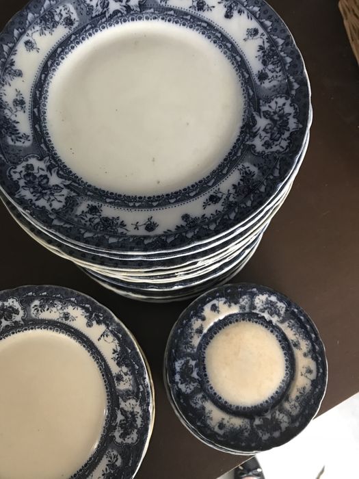 Pratos antigos louça Sacavém, modelo Beira