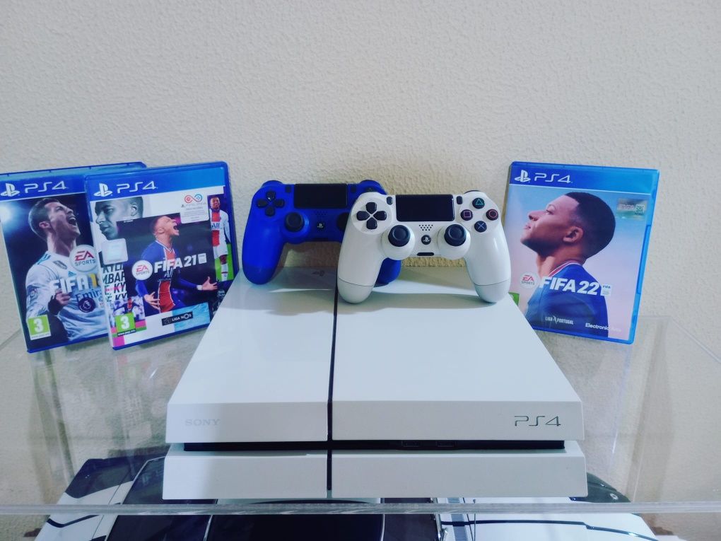 Ps4 500gb + 2 comandos + 3 jogos