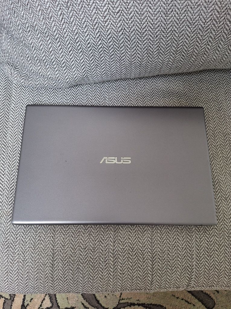 Laptop ASUS VivoBook Model: F512J Uszkodzony