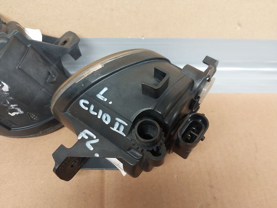 KOMPLET halogenów Renault Clio 2 II FL Thalia 2003 rok przeciwmgielne
