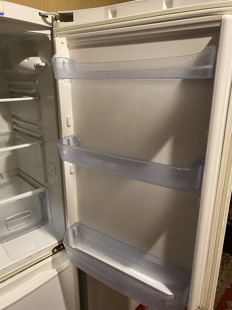 Холодитьник Indesit