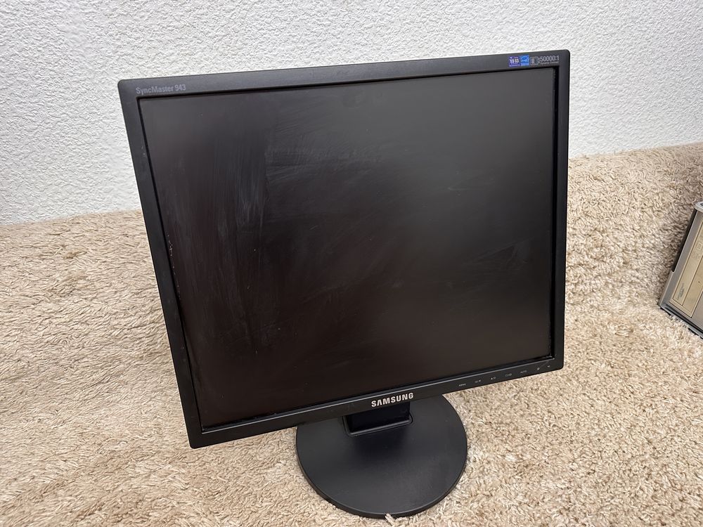 Млнітор Samsung SynsMaster 943 б/у.