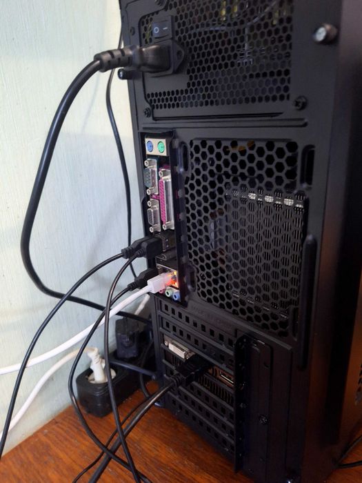 Продам комп'ютер та монітор на і7 4770s та rx 570 4gb