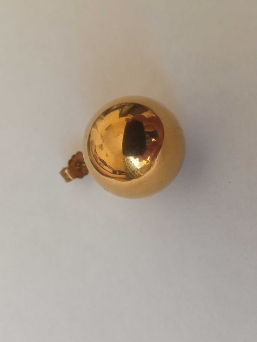 Kolczyk pojedynczy na sztyfcie stalowy złoty kulka 1,5 cm Stal chirur.