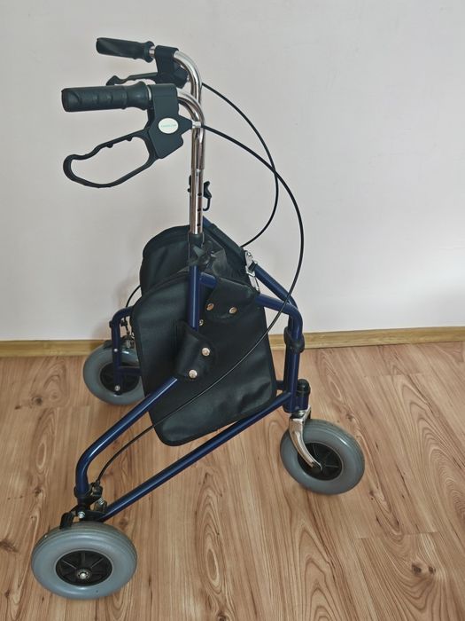 Chodzik trójkołowy rehabilitacyjny