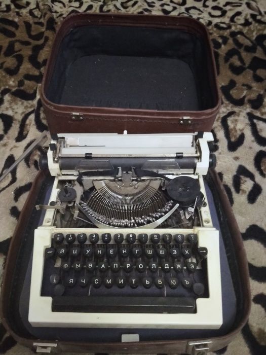 Печатная машинка .СССР 200 \ 250