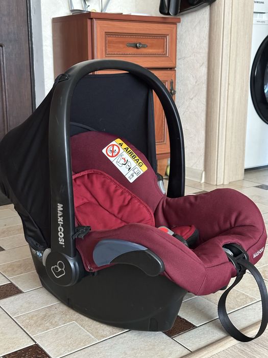Автолюлька maxi cosi city червоного кольору