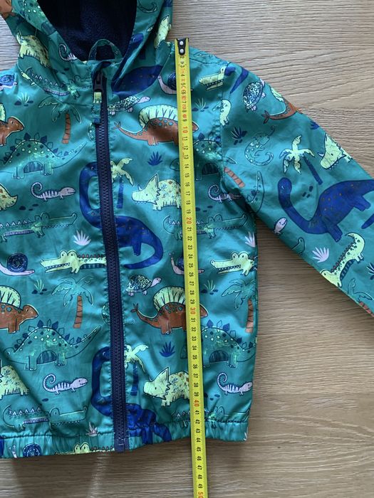 Przejściowa kurtka z dinozaurami