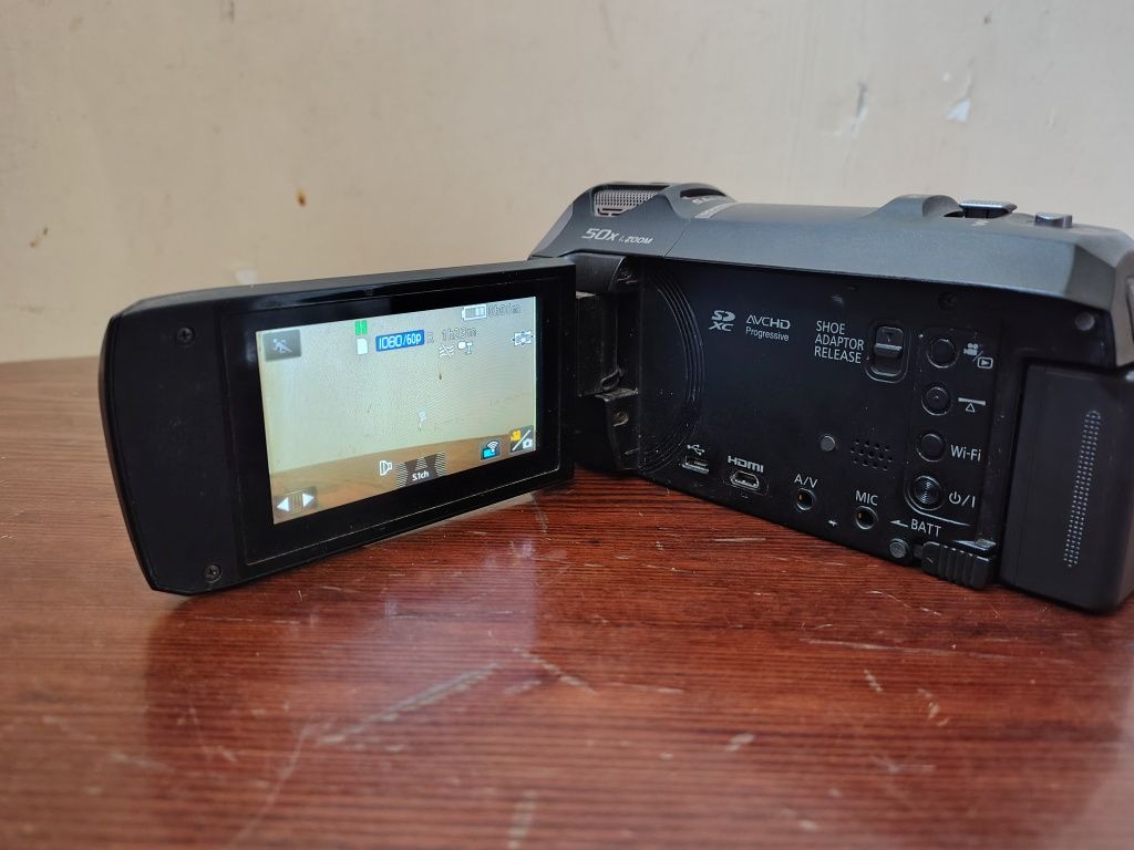 Відеокамера Panasonic HC - V770