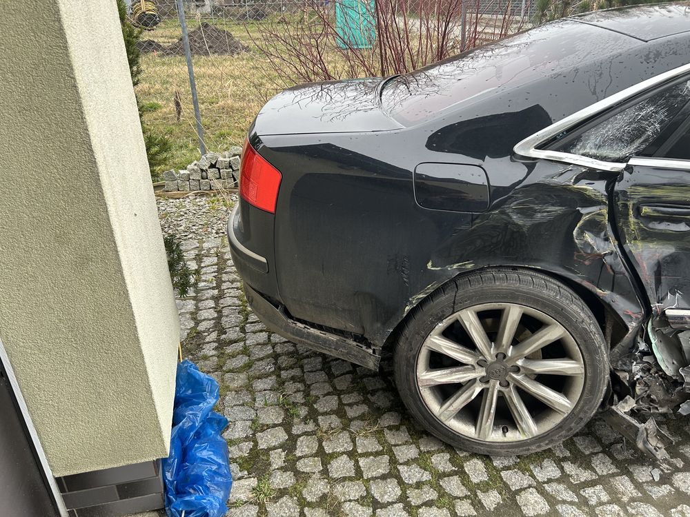 Audi A8 3.2 uszkodzone