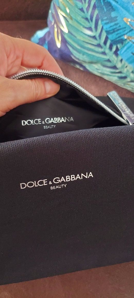 Czarna kosmetyczka z uchwytem Dolce&Gabbana beauty