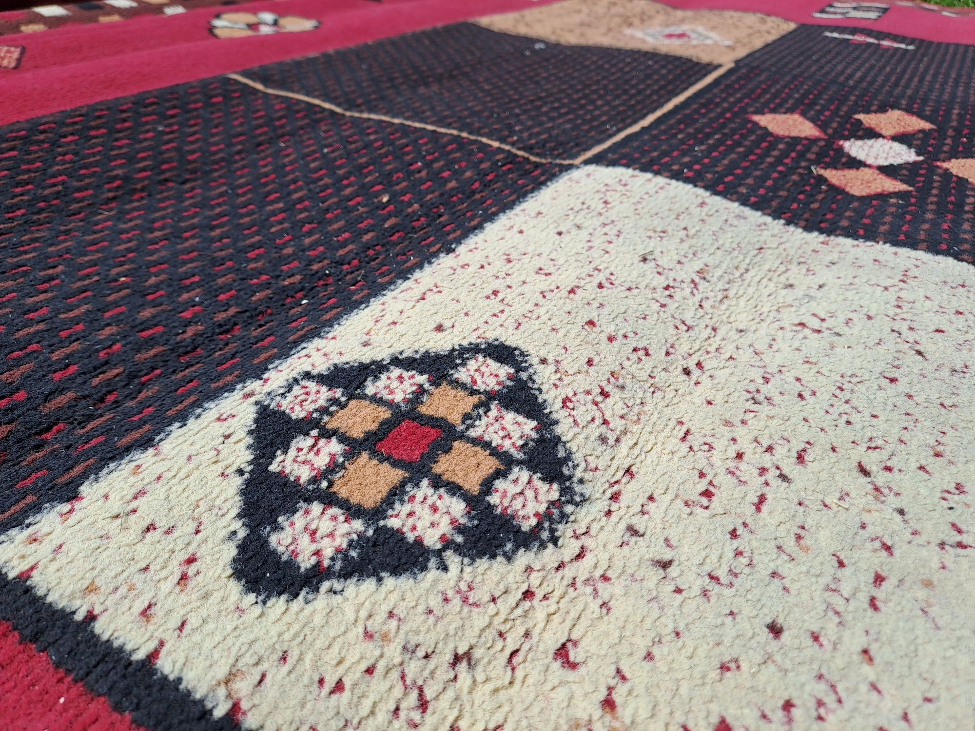 Dywan 3 x 2,2 m cerwony