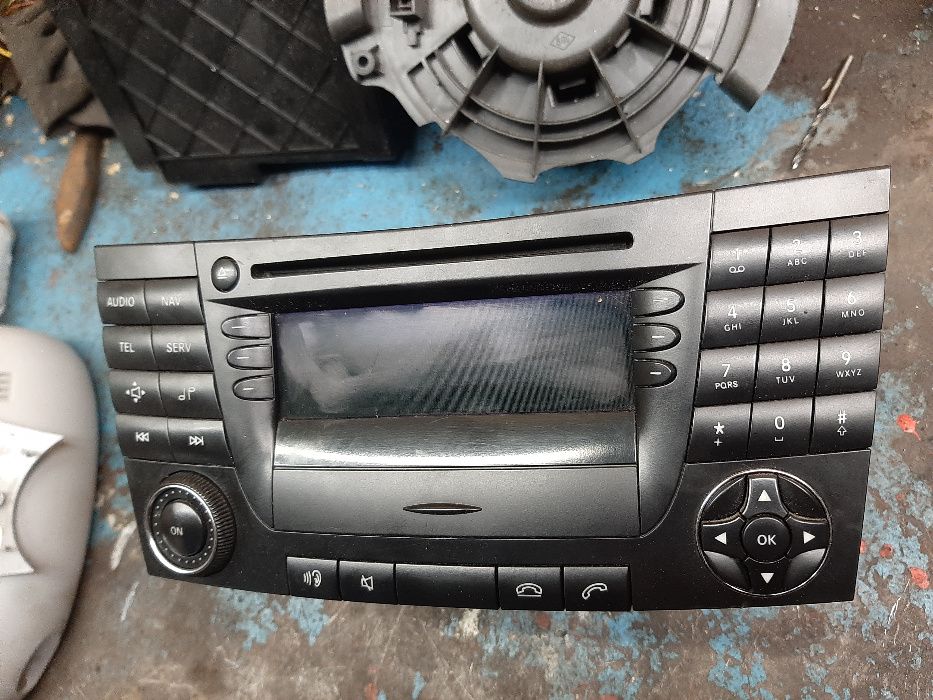 radio mercedes w211