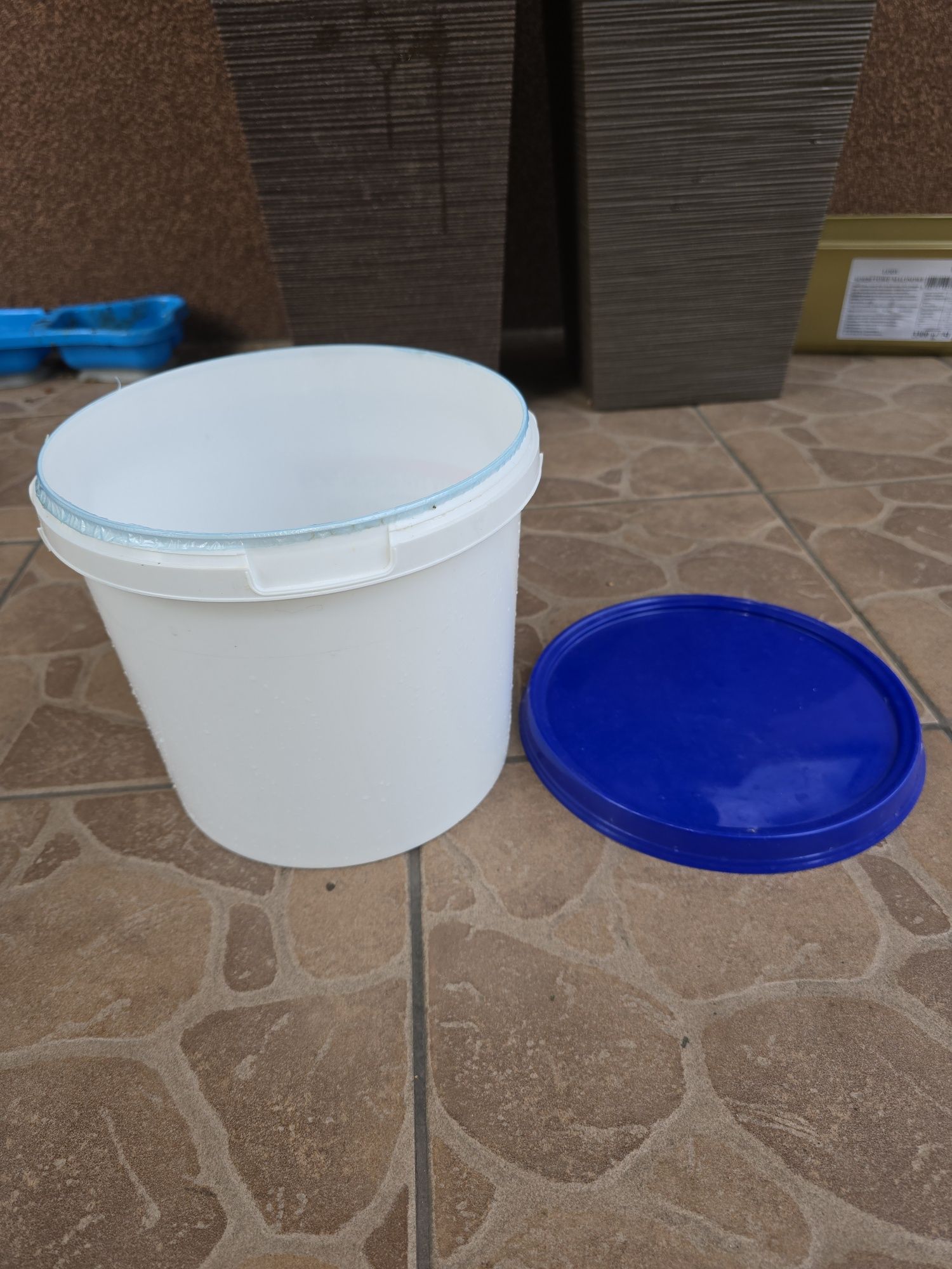 Wiaderka plastikowe 2,5 oraz 5 litrów z przykrywką
