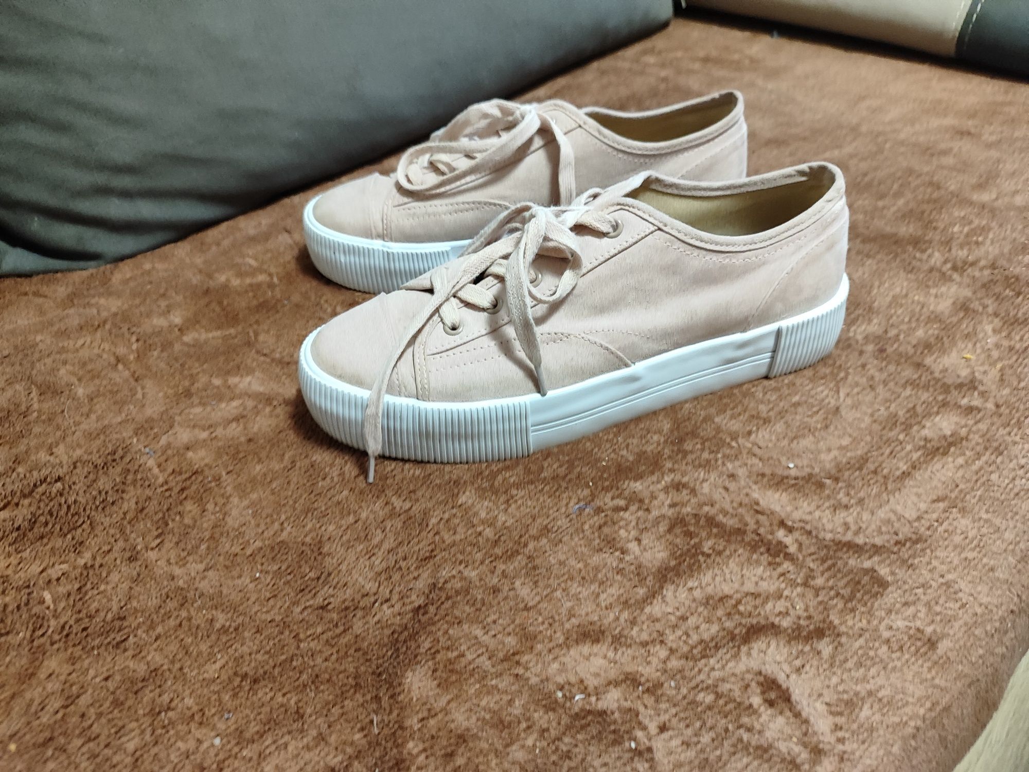 Buty sportowe trampki na wysokim koturnie  40
