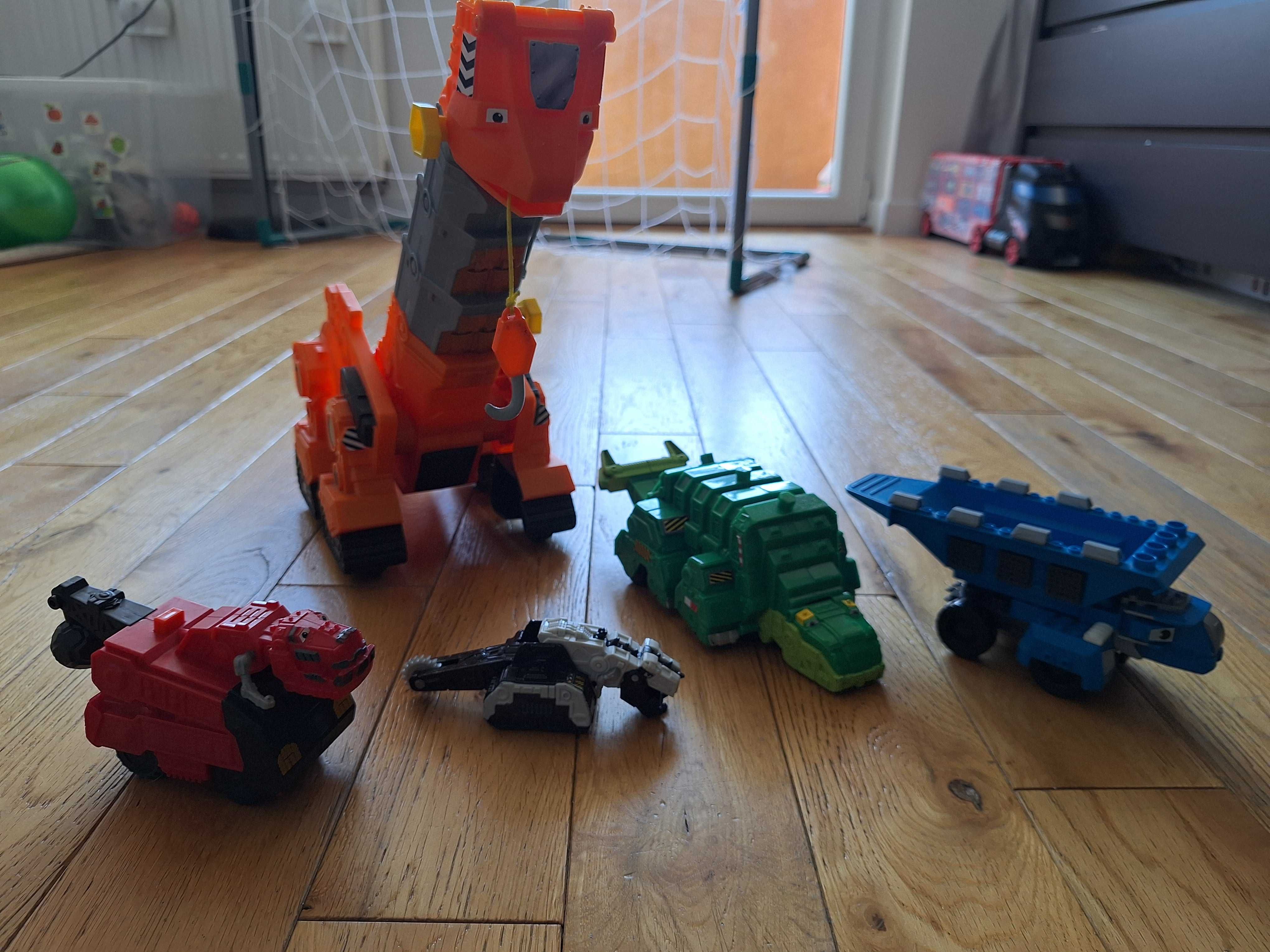 Dinozaury z bajki Dinotrux