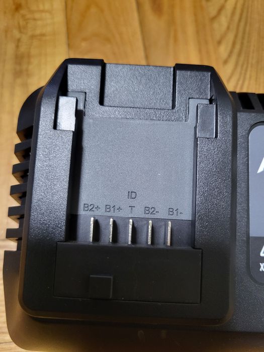 Зарядний пристрій