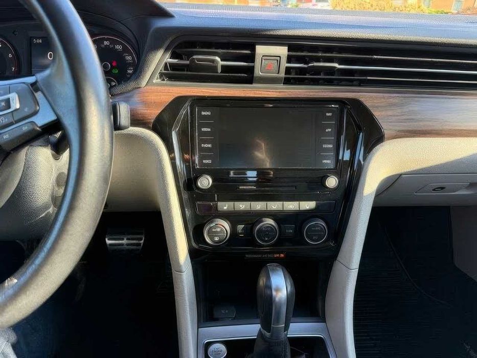 Volkswagen Passat SEL      2020