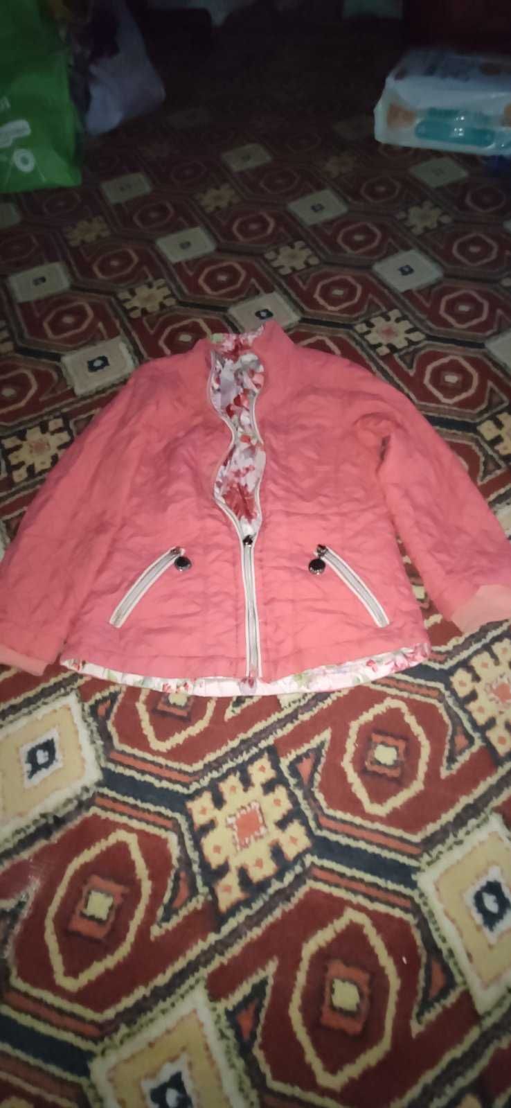 курточки, жилетки на дівчинку, стан відмінний, розмір 86-98