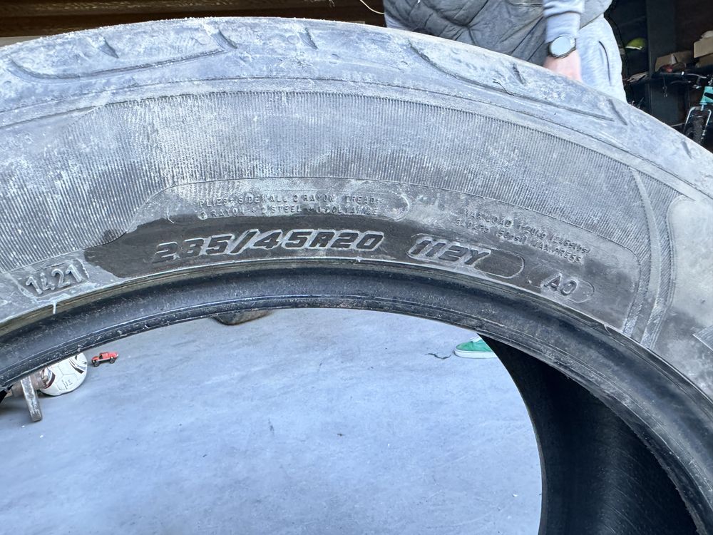 Продам резину 285/45R20