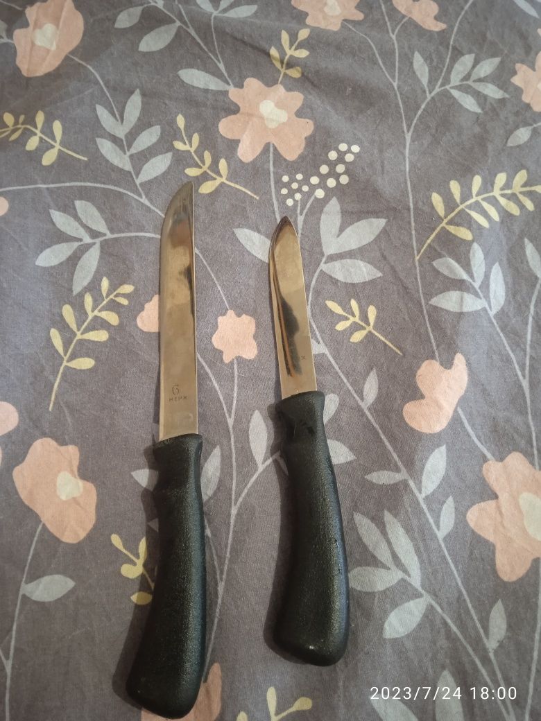 Нові ножі з нержавіючої сталі та чашки