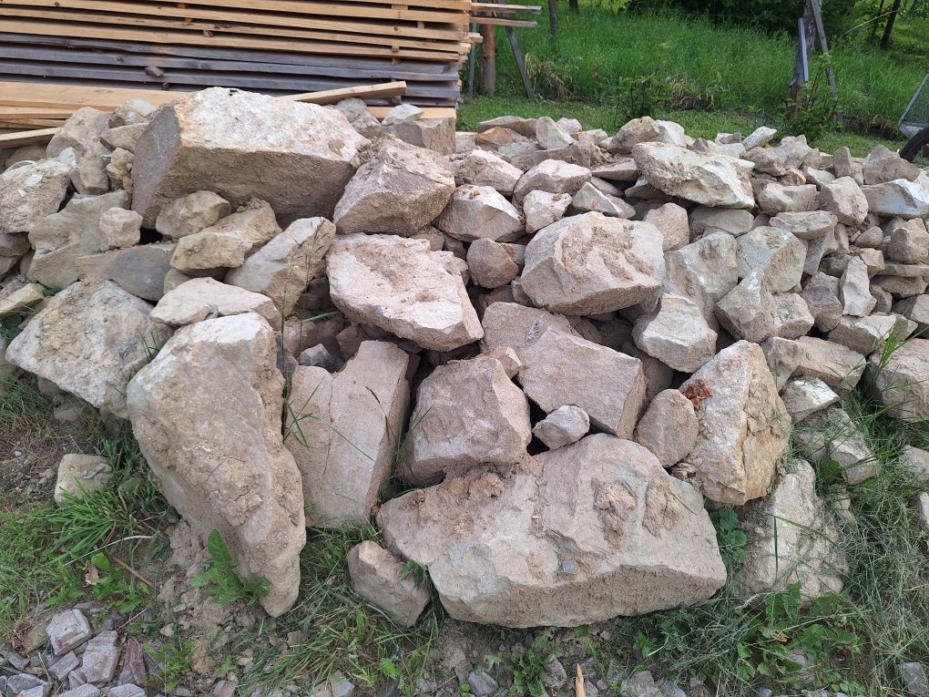 Sprzedam kamień w większości piaskowiec
