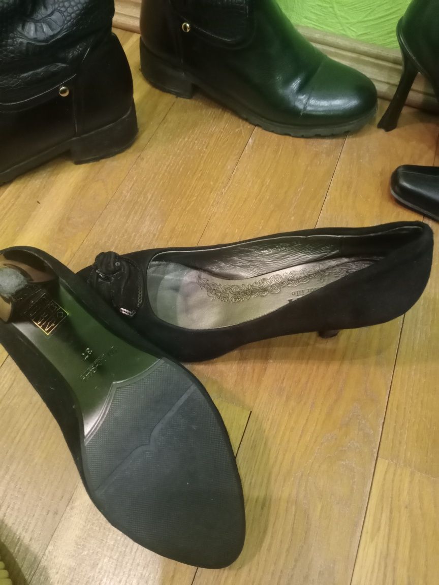 Жіночі туфлі замша 36-37р в ідеальному стані