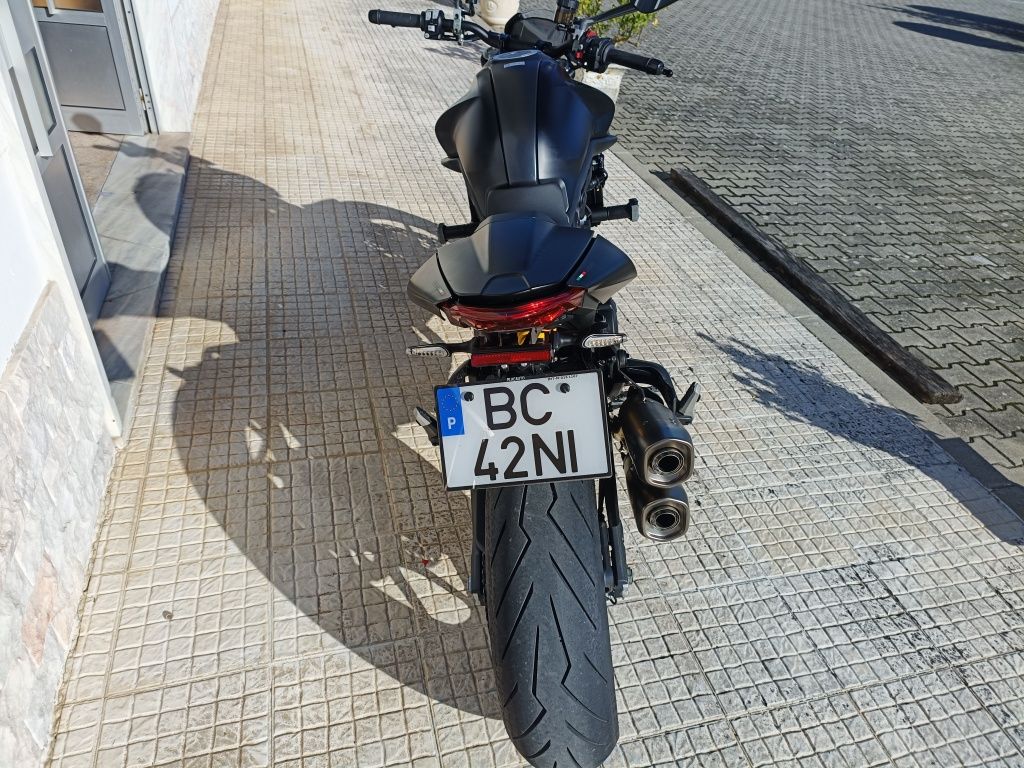 Ducati Monster 937 plus aceito