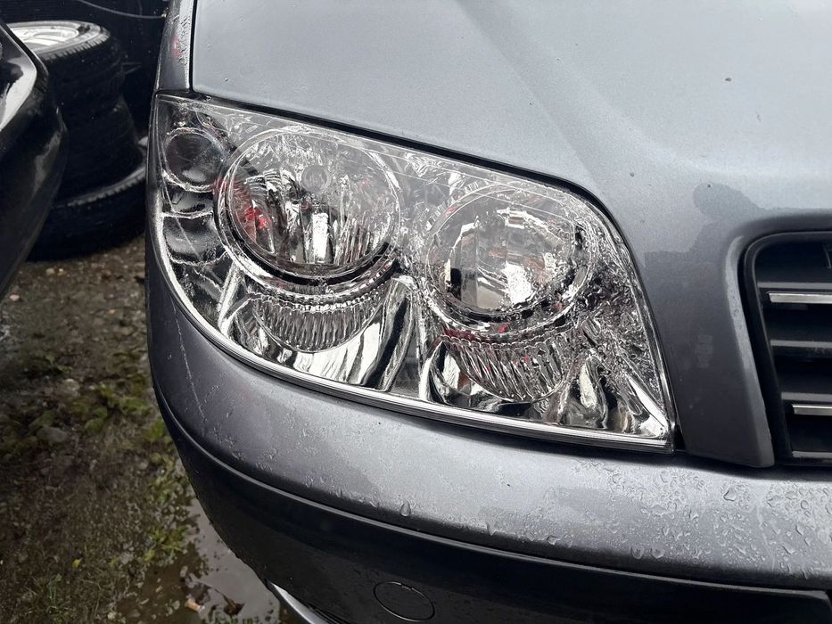 LAMPA PRZEDNIA PRAWA LEWA FIAT PUNTO 2 FL 2004R