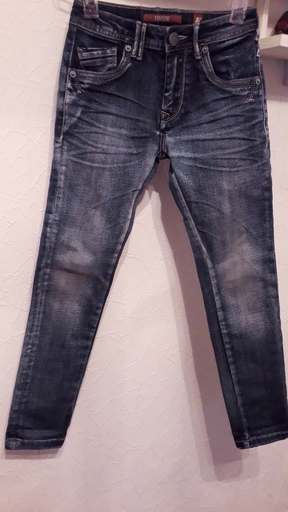 Классные джинсы для мальчика (128 размер)