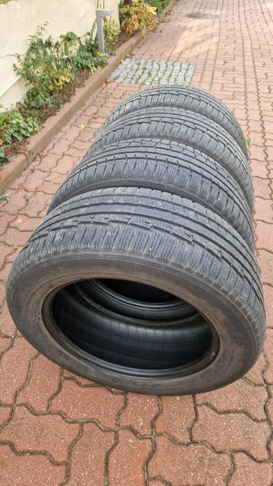 Opony zimowe Nokian 235/55 R17 4 szt.