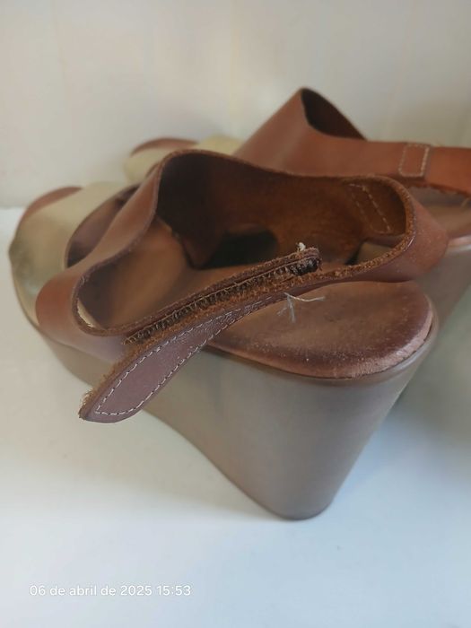 Sandalias lindíssimas tons camel e dourado