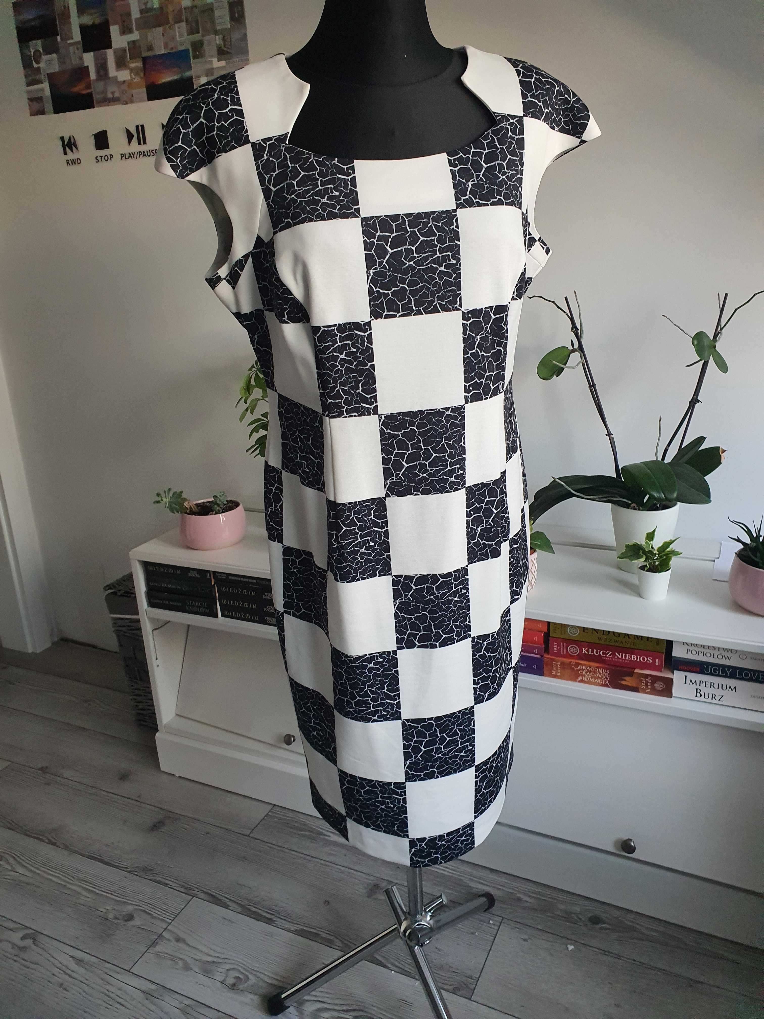 Klasyczna sukienka biało czarna kwadratowy dekolt Paula Picassa 44