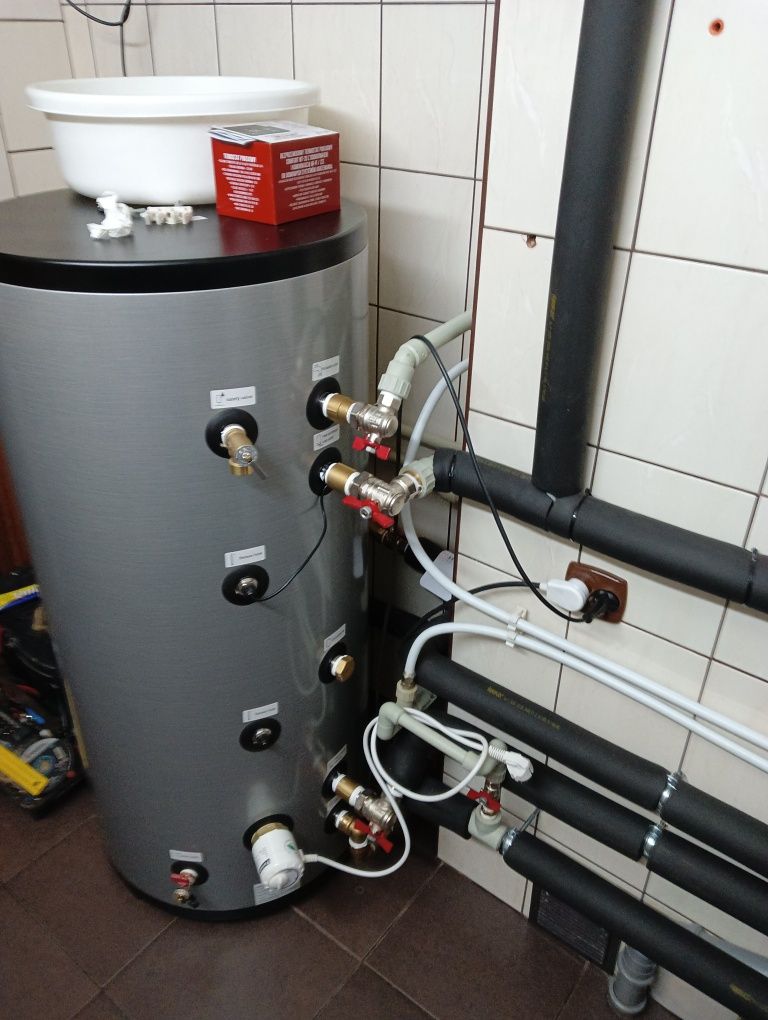 Hydraulik . Usługi hydrauliczne . Wymiana wodomierza .