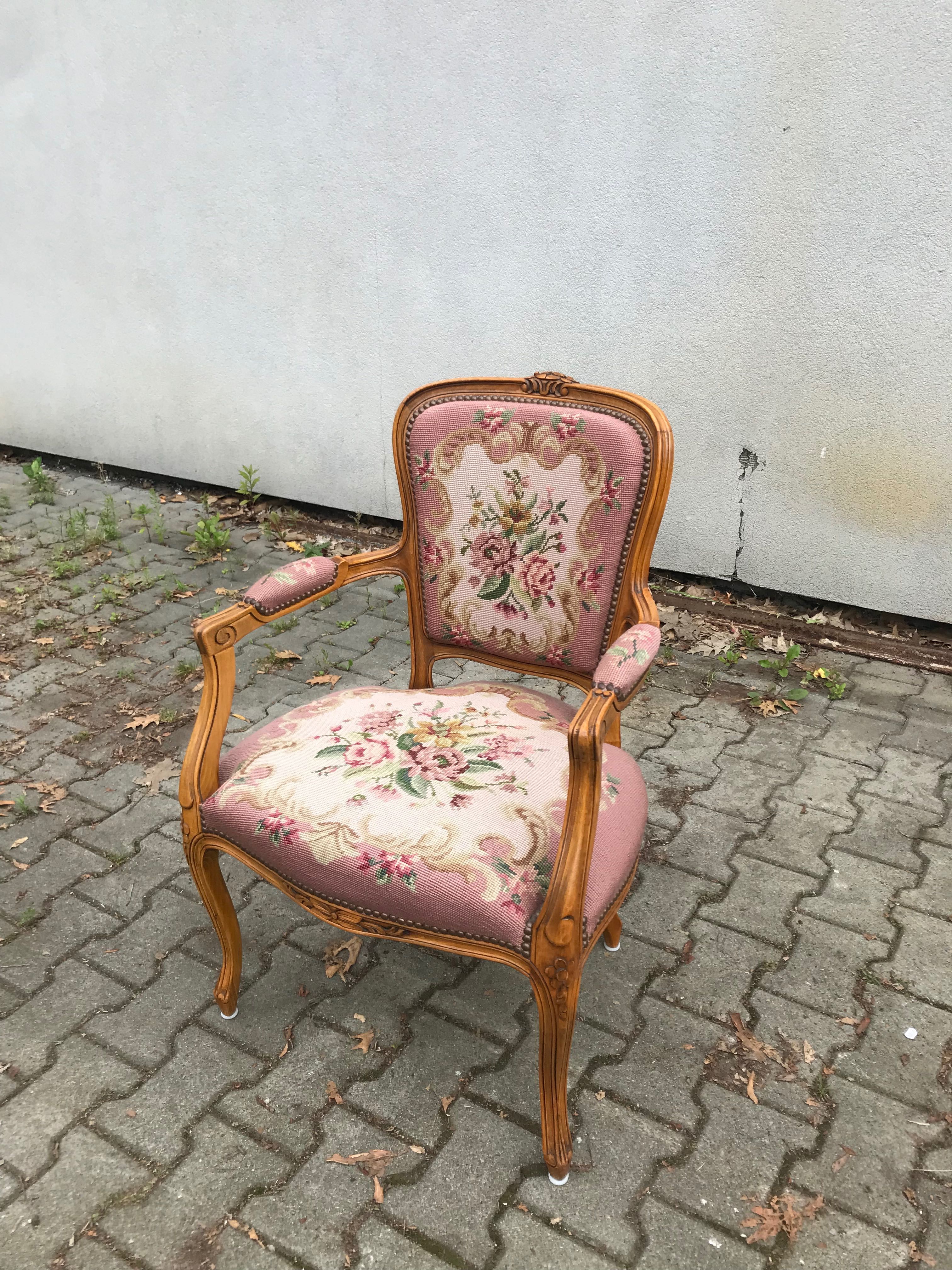 Stylowe krzesło w stylu ludwika