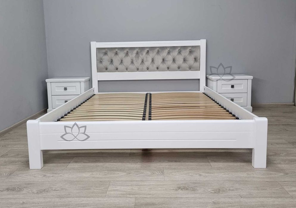 Дерев'яне двоспальне ліжко