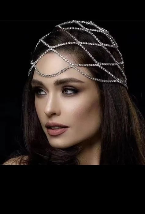 Прикраса на голову з камінчиків