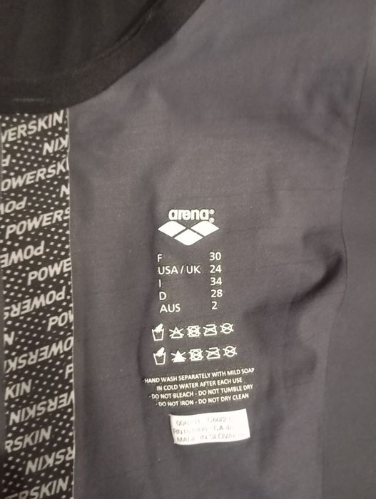 Fato de competição Arena tamanho F30 - Valor Negociável