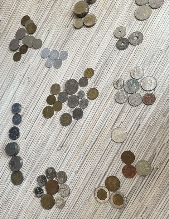 120 монет СССР, французские, немецкие марки, американские центы и т.д