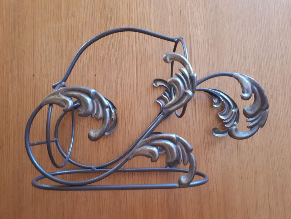 Metalowy stojak na wino/butelkę
