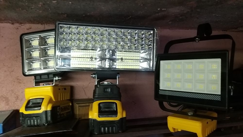 Lampa funkcyjnacdewalt