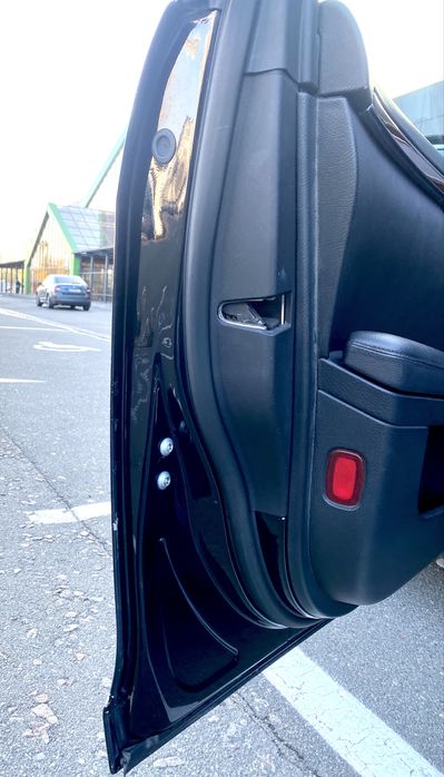 Меняю Мерседес на авто меньше, микроавтобус, домик в области, продам.