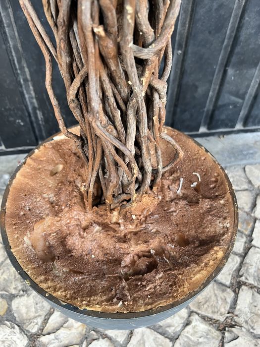 Planta artificial grande com vaso