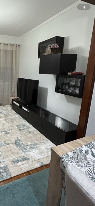 Aparador de TV e 3 cubos de parede