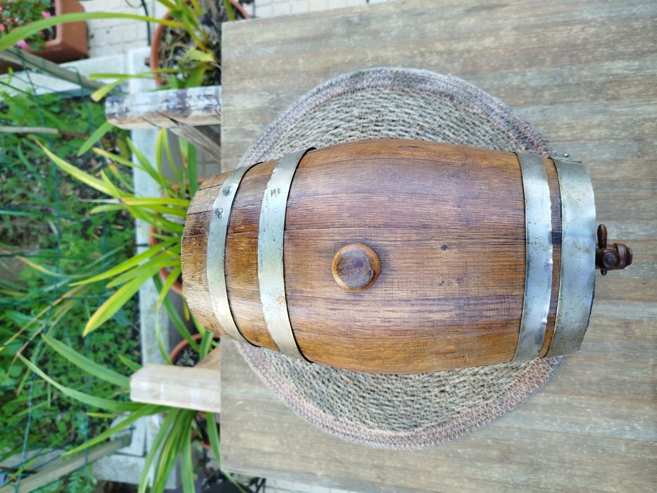 Pipa artesanal de madeira completa.