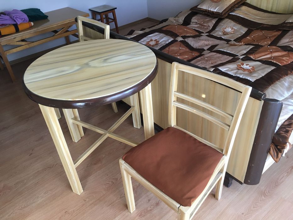 Stolik stół krzesła stare
